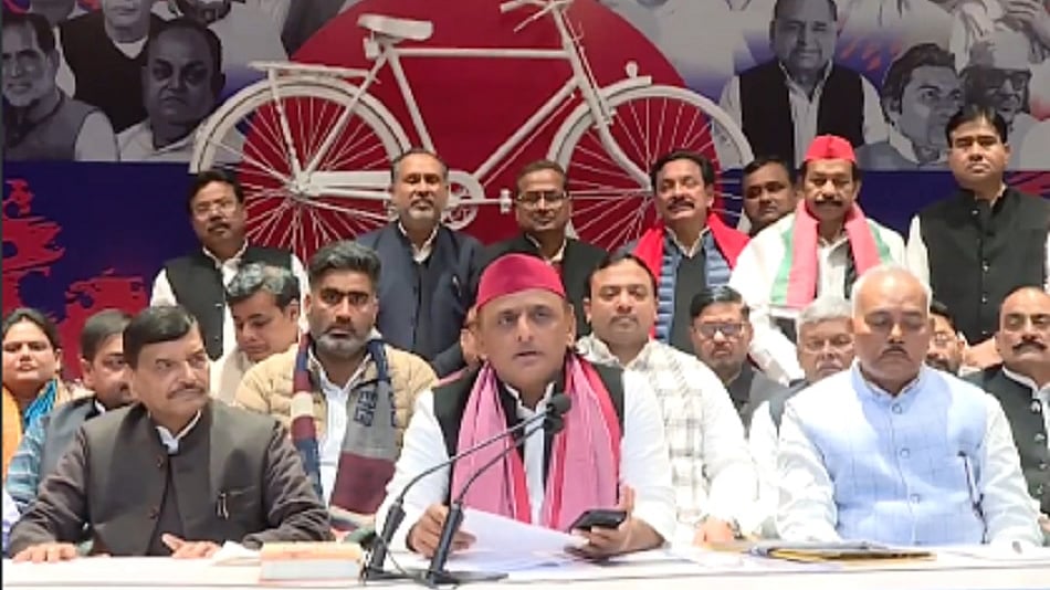 कोडीन कफ सिरप की अवैध आपूर्ति में शामिल लोगों को बचा रही बीजेपी: अखिलेश यादव