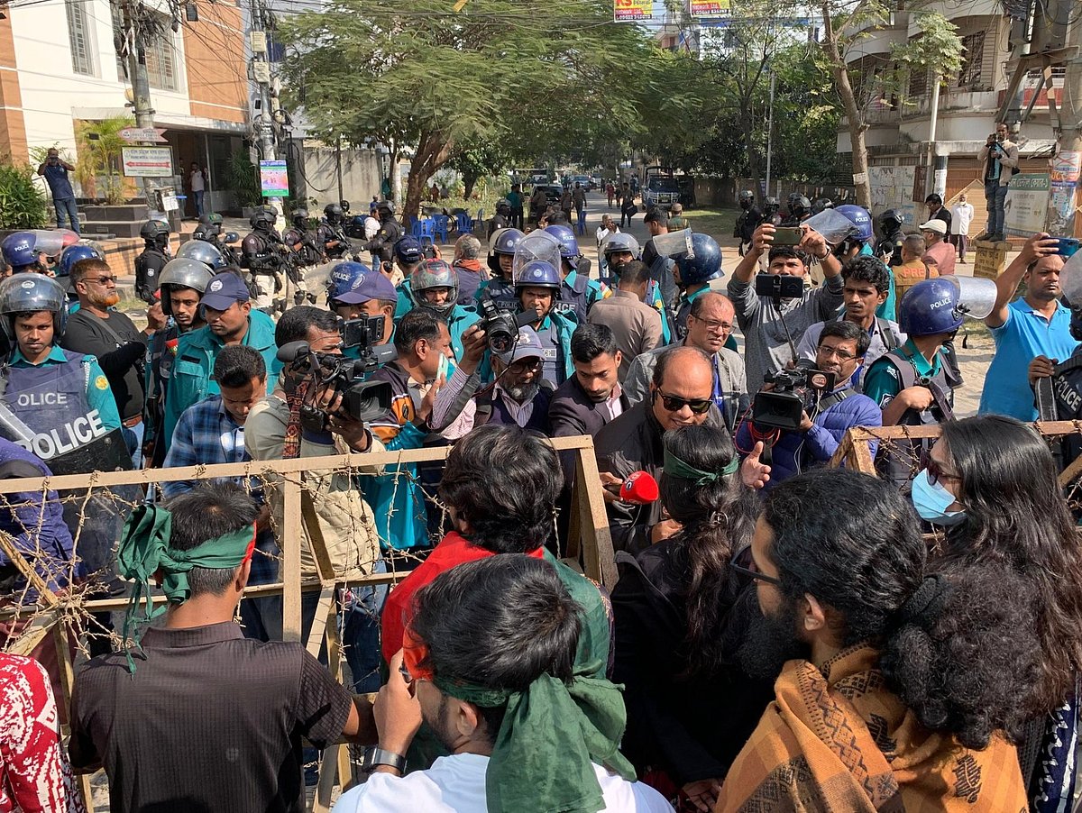 हादी की मौत के बाद से जल रहा बांग्लादेश, चटगांव में भारतीय सहायक उच्चायोग के पास हिंसा