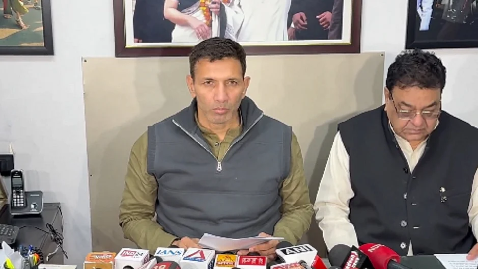 'मध्य प्रदेश की स्वास्थ्य सेवाएं वेंटिलेटर पर, अघोषित आपातकाल जैसे हालात', जीतू पटवारी ने बीजेपी सरकार को घेरा