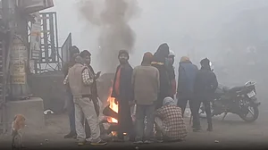 उत्तर प्रदेश में घने कोहरे और कड़ाके की ठंड का दोहरा वार, जनजीवन प्रभावित