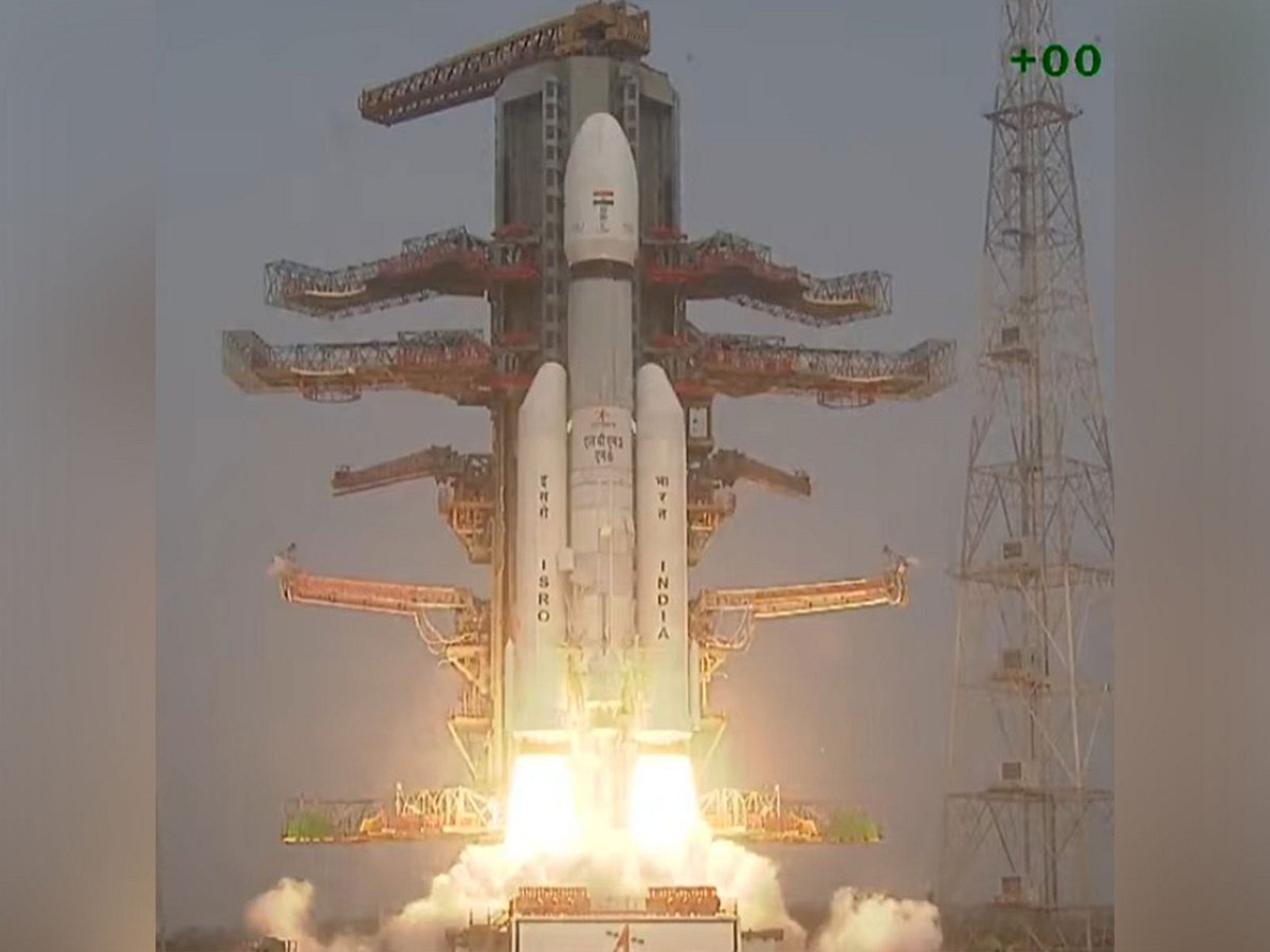 इसरो ने एलवीएम3 रॉकेट से रचा इतिहास, लो अर्थ ऑर्बिट में भेजा अब तक का सबसे भारी सैटेलाइट
