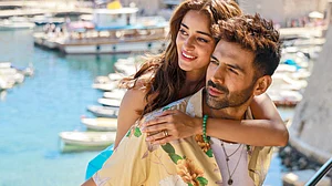 सिनेजीवन: कार्तिक आर्यन की 'तू मेरी मैं तेरा' की पहले दिन दमदार कमाई और सुभाष घई की पसंदीदा फिल्म है 'ब्लैक एंड व्हाइट'