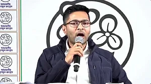 बंगाल में SIR में हटाए गए नामों में से बांग्लादेशियों का करें खुलासा- अभिषेक बनर्जी की चुनाव आयोग को चुनौती