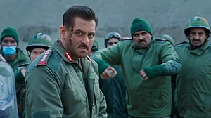 सिनेजीवन: 'बैटल ऑफ गलवान' का टीजर आउट और आगे खिसकी 'अल्फा' की रिलीज डेट