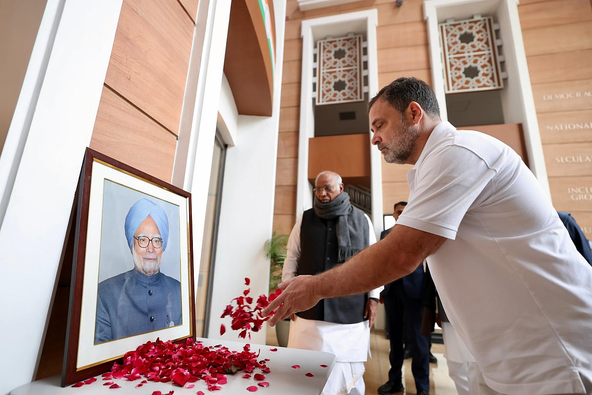 CWC की बैठक से पहले राहुल गांधी ने मनमोहन सिंह को किया याद, 'जी राम जी' को लेकर हुई चर्चा