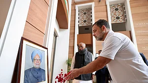 CWC की बैठक से पहले राहुल गांधी ने मनमोहन सिंह को किया याद, 'जी राम जी' को लेकर हुई चर्चा