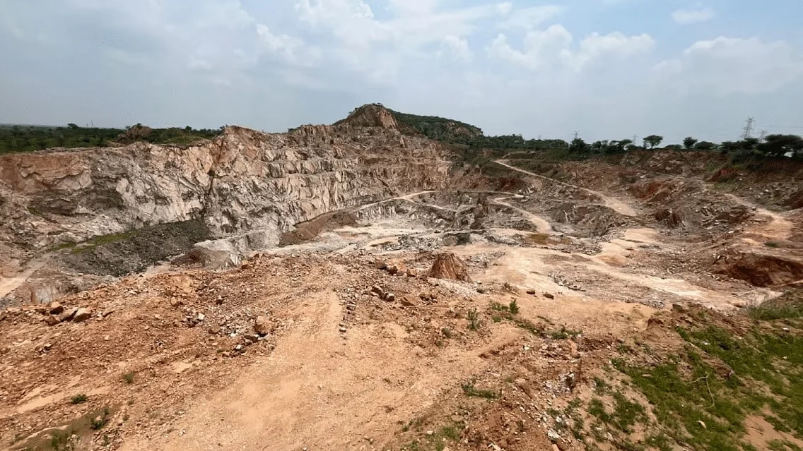अरावली पर्वत श्रंखला पर खनन का खतरा मंडरा रहा है
