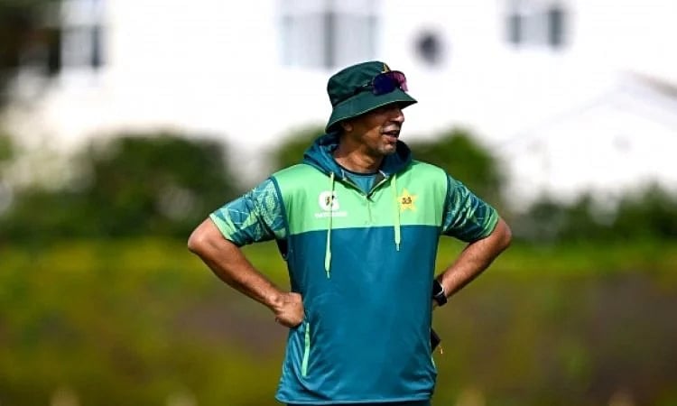 खेल: PCB ने टेस्ट टीम के मुख्य कोच अजहर महमूद से नाता तोड़ा और महिला टी20 रैंकिंग में दीप्ति नंबर एक पर बरकरार 
