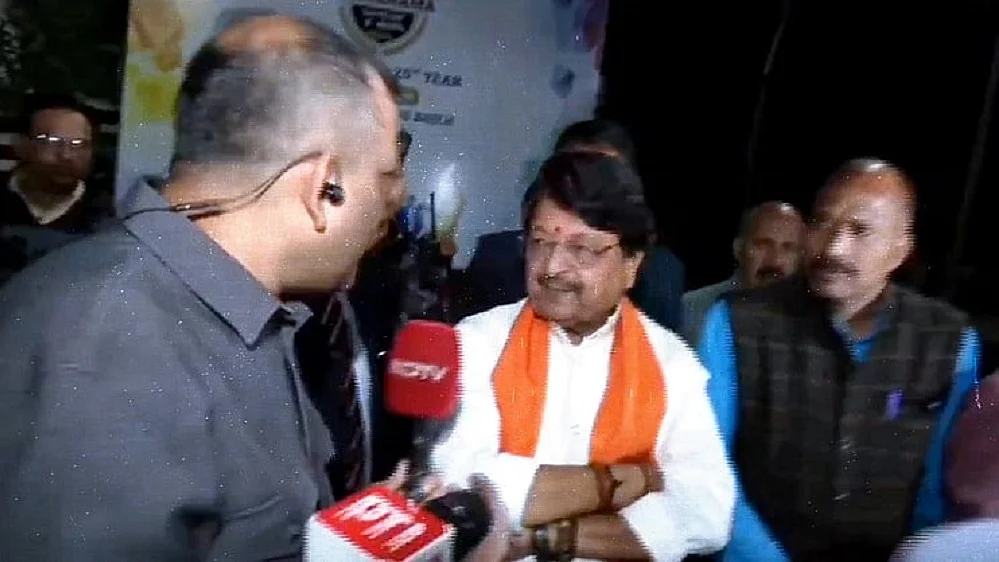 देश को असली 'खतरा' चीन या पाकिस्तान से नहीं, रीढ़ की हड्डी वाले चंद बचे भारतीयों से है!