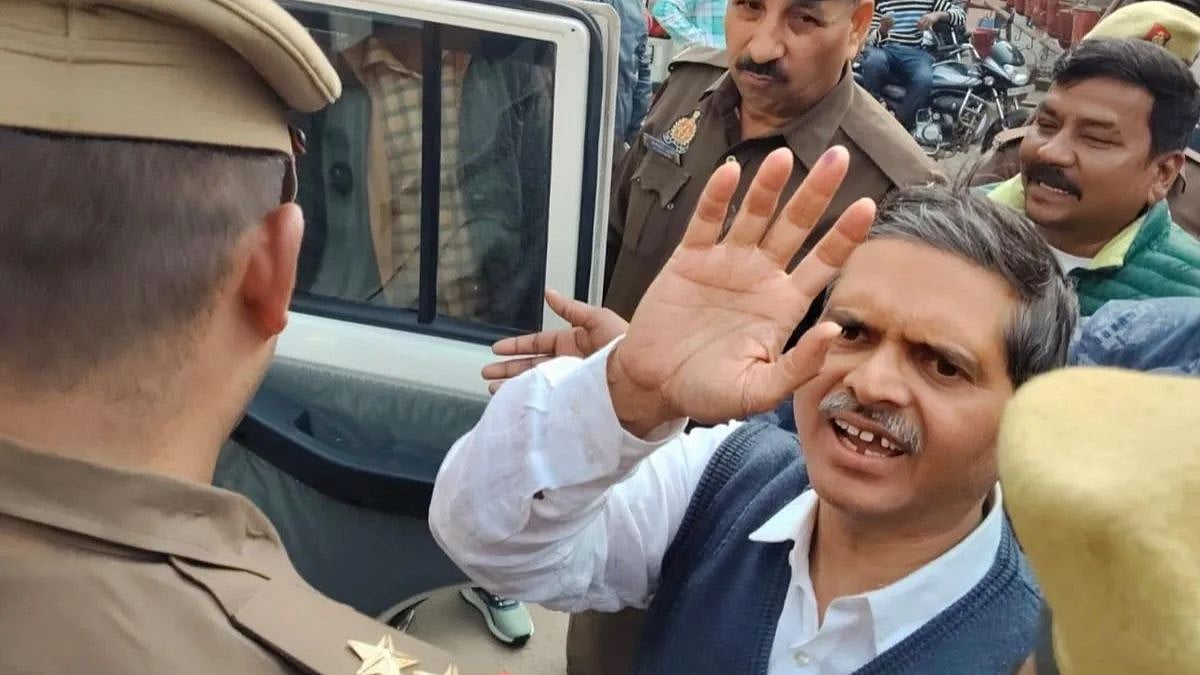 उत्तर प्रदेश: देवरिया जेल में बंद पूर्व आईपीएस अधिकारी अमिताभ ठाकुर की तबीयत बिगड़ी, अस्पताल में भर्ती