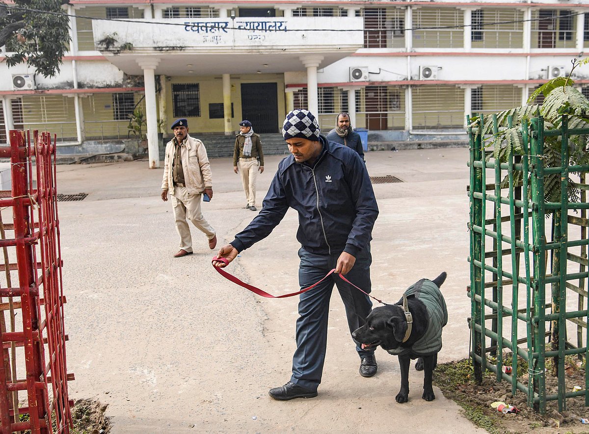 बिहार: पटना दीवानी कोर्ट और गयाजी सिविल कोर्ट को बम से उड़ाने की धमकी, मिला ई-मेल, सुरक्षा की गई कड़ी