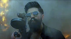 यश की फिल्म Toxic का टीजर विवादों में, CBFC में दर्ज कराई गई कानूनी शिकायत