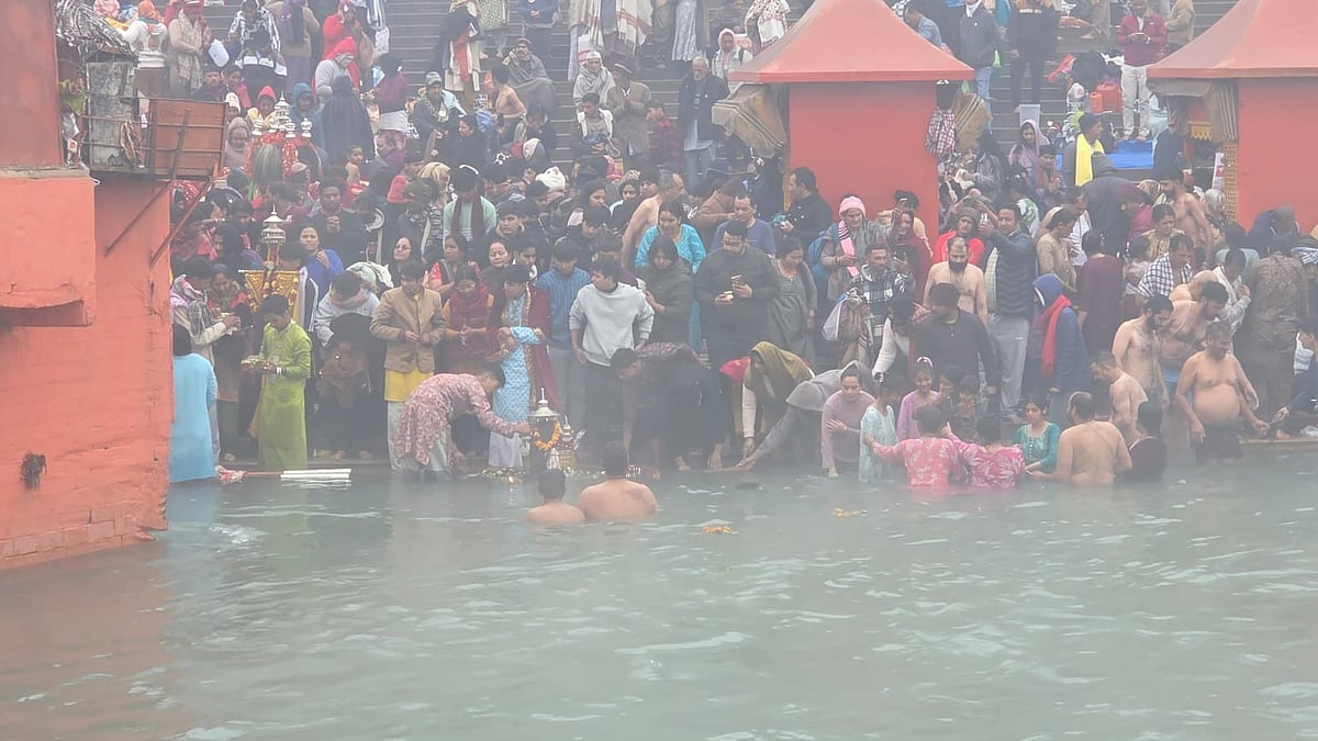मकर संक्रांति पर अयोध्या और हरिद्वार समेत कई धार्मिक स्थानों पर श्रद्धालुओं ने किया नदियों में पवित्र स्नान, देखें वीडियो