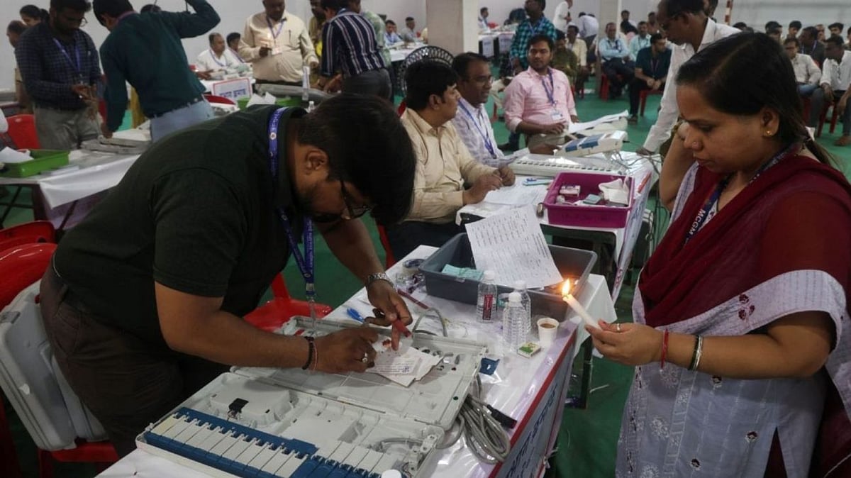 महाराष्ट्र: BMC समेत 29 निगमों में मतदान जारी, मुंबई पर सबकी निगाहें