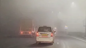 कोहरे-ठंड से कांप रही दिल्ली, बर्फीली हवाओं से और बिगड़ा मौसम, अगले कुछ दिनों तक ठंड में बढ़ोतरी की संभावना