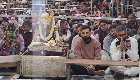 Video: विराट कोहली और कुलदीप यादव भगवान महाकाल के दरबार में पहुंचे, भस्म आरती में हुए शामिल 