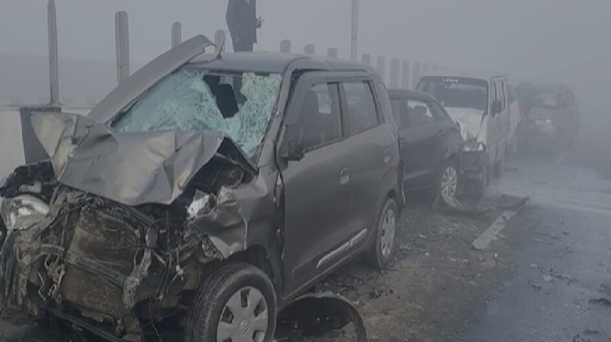 उत्तर प्रदेश के बागपत में घने कोहरे की वजह से भीषण सड़क हादसा, आपस में टकराईं 14 गाड़िया, मची चीख-पुकार