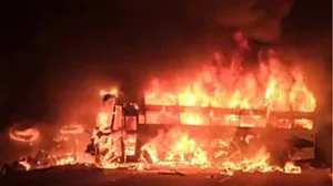 आंध्र प्रदेश में दर्दनाक हादसा, नंद्याल के पास टक्कर के बाद बस में आग लगी, 3 लोगों की मौत