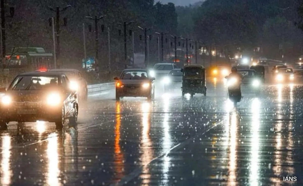 दिल्ली-NCR में बारिश ने बढ़ाई ठंड, सुबह-सुबह  बारिश के साथ  चल रहीं तेज हवाएं, IMD ने अलर्ट किया जारी 