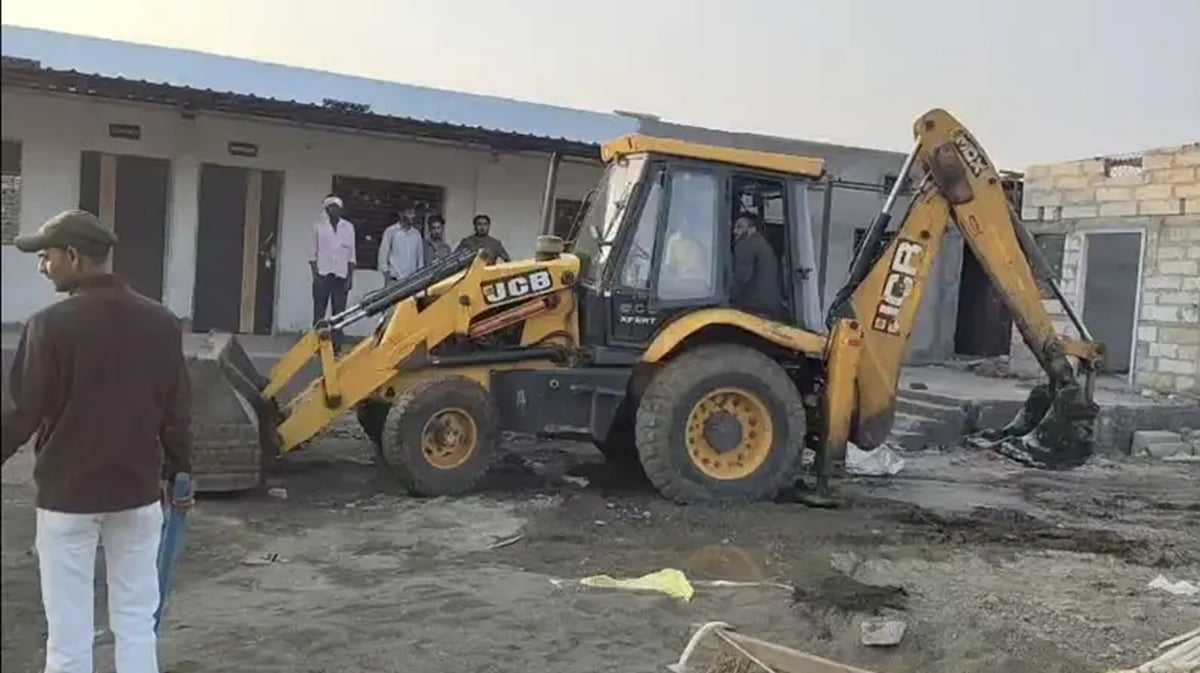 मध्य प्रदेश: धरी रह गई स्कूल बनाने की नेकनीयती, NOC के बाद भी ढहा दी गई इमारत, किसी के कान पर जूं तक नहीं रेंगी