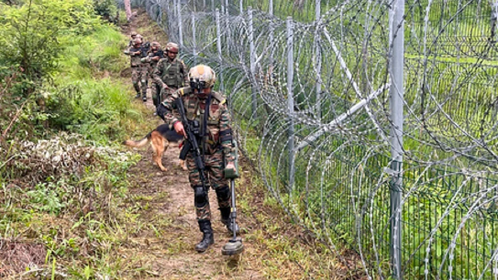 गणतंत्र दिवस पर पाकिस्तान की साजिश नाकाम, सांबा में इंटरनेशनल बॉर्डर पर BSF ने एक घुसपैठिए को किया ढेर