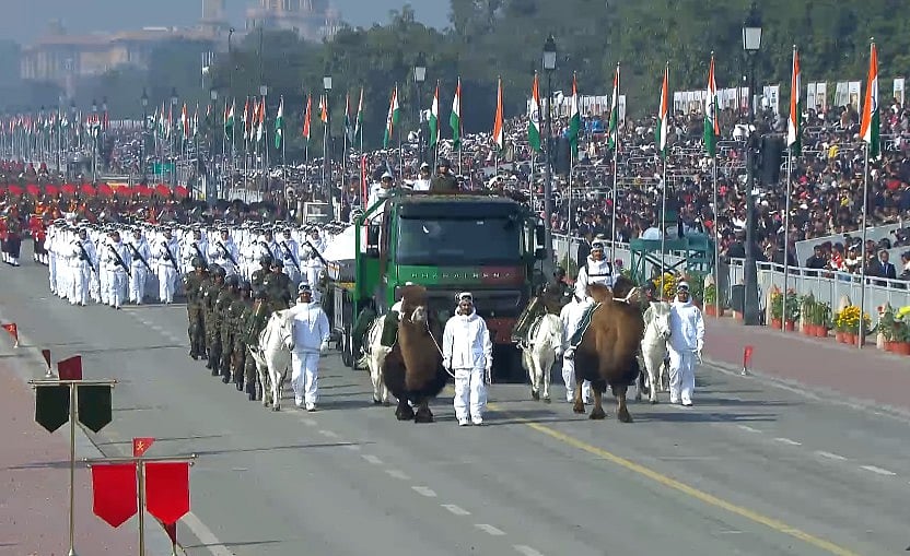 गणतंत्र दिवस परेड में पहली बार पशुओं ने किया मार्च, ऊंट, टट्टू, रैप्टर्स और आर्मी डॉग्स, दिखी सेना की अनदेखी ताकत