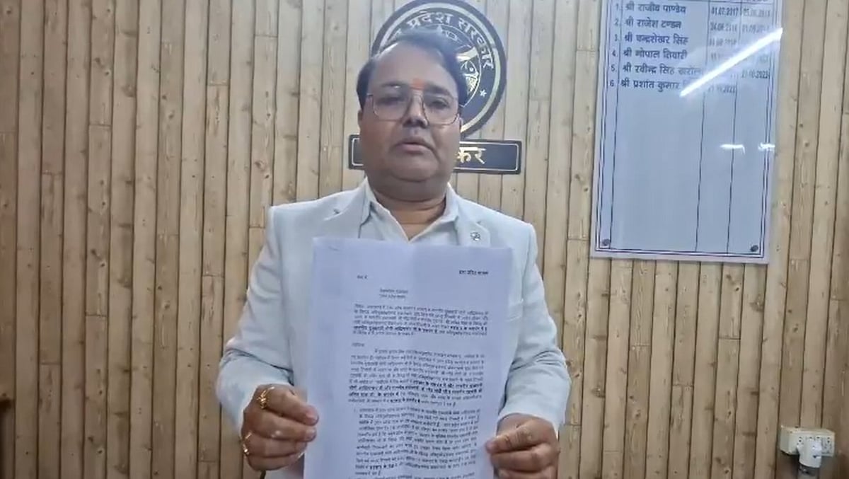यूपी की अफसरशाही में दो फाड़: अब योगी-मोदी के समर्थन में अयोध्या डिप्टी जीएसटी कमिश्नर ने रोते हुए दिया इस्तीफा