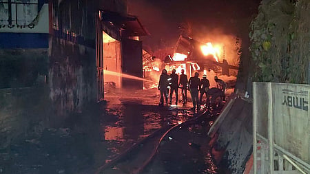 कोलकाता के गोदाम में आग लगने से अब तक 8 की मौत