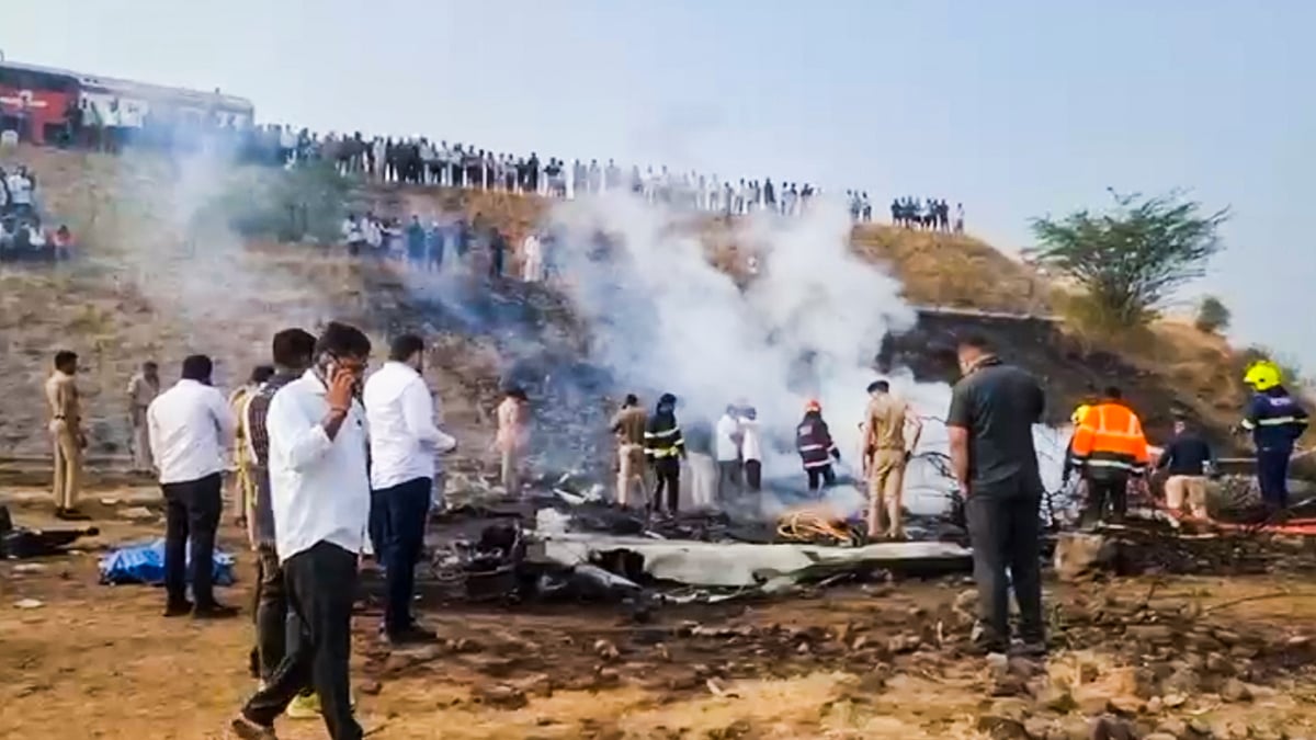 बारामती में विमान हादसे के बाद की तस्वीर।