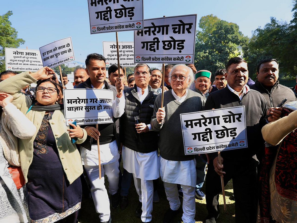 'MGNREGA को खत्म करने की हो रही साजिश, महात्मा गांधी का अपमान किया गया', योजना में बदलाव के खिलाफ कांग्रेस का प्रदर्शन