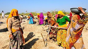 समझना होगा मनरेगा का आर्थिक-सामाजिक पक्ष