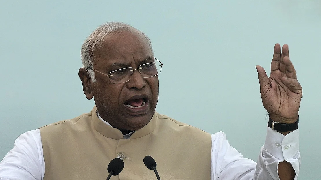 बजट से पहले खड़गे का सवाल- क्या सरकार अर्थव्यवस्था को ‘संकट’ से उबारने के लिए कोई समाधान पेश करेगी?