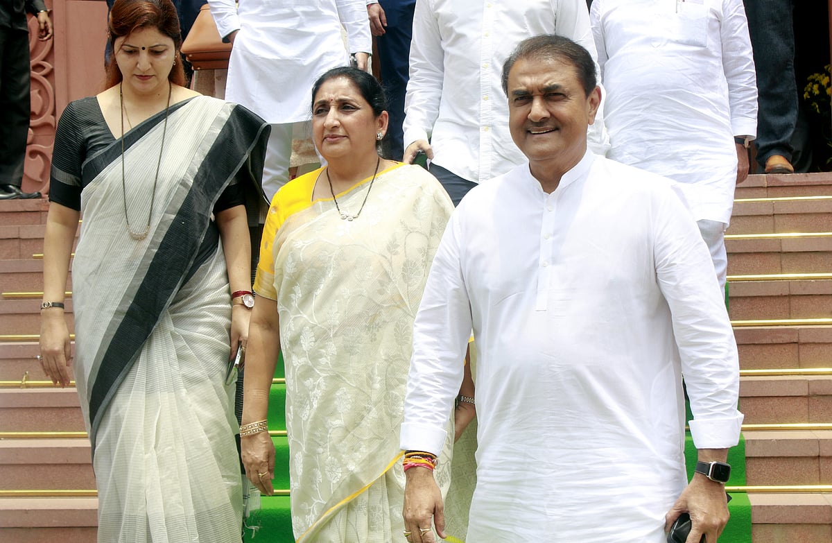 अजित पवार की जगह सुनेत्रा पवार बन सकती हैं महाराष्ट्र की उपमुख्यमंत्री, लेकिन शरद पवार की बातों ने बढ़ाई उलझन