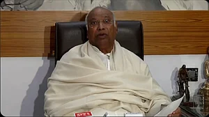 Budget 2026: खड़गे ने बजट को बताया खाली और विफल, बोले- मोदी के पास अब आईडिया खत्म हो गए