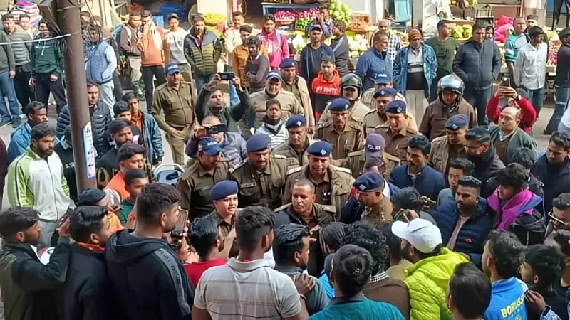 'मेरा नाम मोहम्मद दीपक', मुस्लिम बुजुर्ग को बचाने वाले शख्स को सता रहा जान का खतरा, प्रशासन पर लगाए गंभीर आरोप