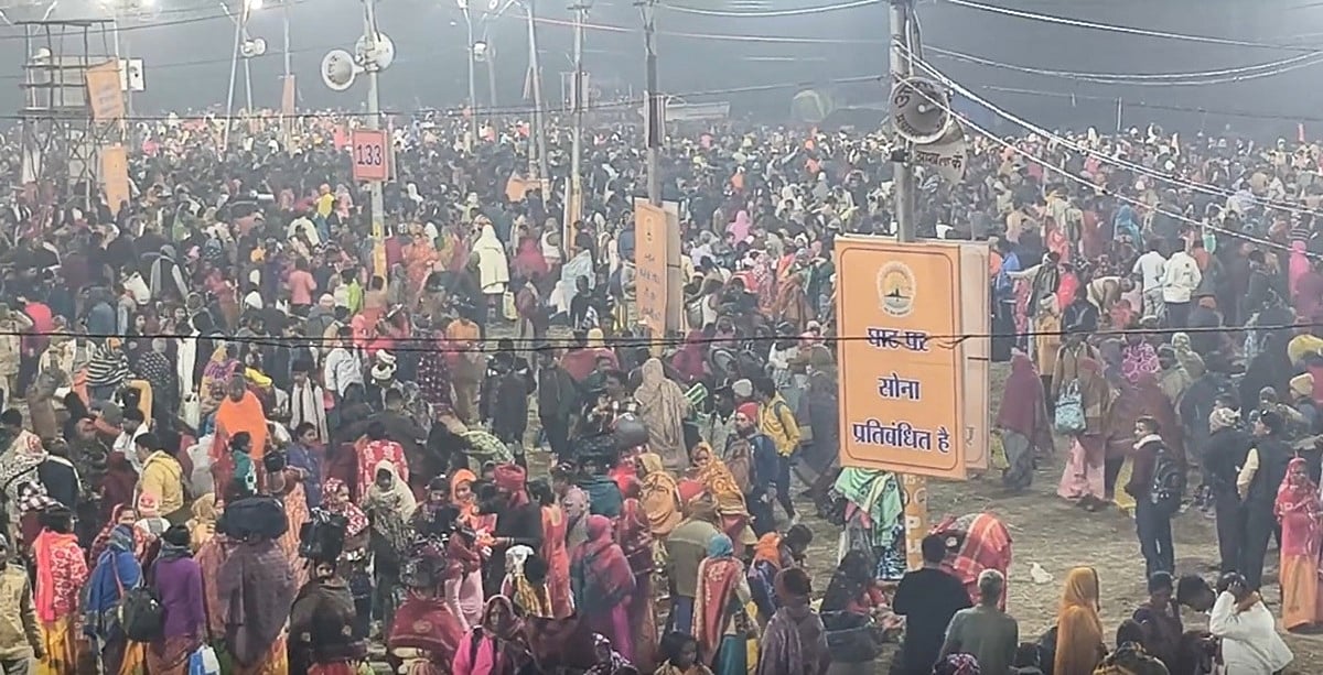 माघ पूर्णिमा पर वाराणसी के गंगा घाटों पर उमड़ा आस्था का सैलाब, श्रद्धालुओं ने लगाई पवित्र डुबकी