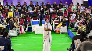 ममता बनर्जी का चुनाव आयोग पर हमला, चुनाव से ठीक पहले SIR क्यों? पीड़ितों को बचाव करने का अवसर नहीं दिया जा रहा