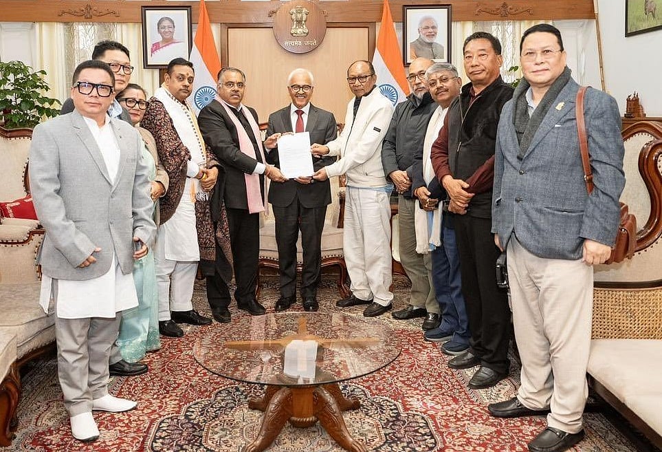 मणिपुर में सरकार बनाने की कवायद तेज, केंद्र ने राष्ट्रपति शासन हटाया, बीजेपी सरकार आज ही शाम लेगी शपथ