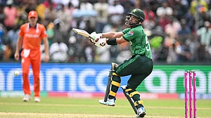 T20 World Cup 2026: नीदरलैंड के खिलाफ हार से बाल-बाल बचा पाकिस्तान, अंतिम ओवर में मिली जीत