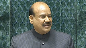 ओम बिरला को अध्यक्ष पद से हटाने पर आज लोकसभा में प्रस्ताव, BJP-कांग्रेस ने अपने सांसदों को जारी किया व्हिप