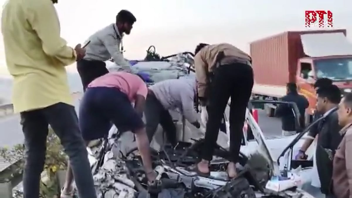 बेंगलुरु में बड़ा सड़क हादसा, राष्ट्रीय राजमार्ग पर कार, बाइक और कैंटर की टक्कर में सात लोगों की मौत