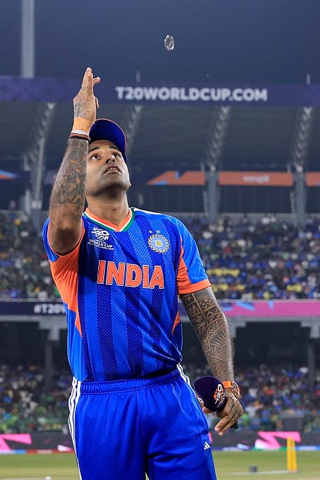 T20 World Cup: पाकिस्तान ने टॉस जीतकर गेंदबाजी चुनी, भारतीय टीम में अभिषेक और कुलदीप की वापसी
