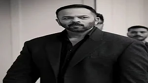 सिनेजीवन: रोहित शेट्टी फायरिंग मामले में आया बड़ा अपडेट और 'तू या मैं' ने बदली शनाया कपूर की सोच