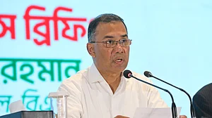 बांग्लादेश: रहमान की कैबिनेट में दो अल्पसंख्यक समुदाय के नेताओं को जगह, निताई रॉय चौधरी और दीपेन दीवान ने ली शपथ