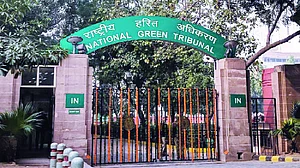 NGT को सरकार की यह मंशा नहीं दिख रही कि वह विकास के नाम पर पर्यावरण पर बुलडोजर चला रही है!