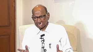 शरद पवार फिर पुणे के अस्पताल में भर्ती, शरीर में पानी की कमी बताई गई