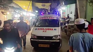 मेरठ में दर्दनाक हादसा, नमाज पढ़ने गया था पिता घर में लगी भीषण आग, महिला-बच्चों समेत 6 लोग जिंदा जले