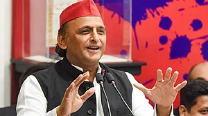 बीजेपी वोट काटने की साजिशों के सहारे सत्ता में रहना चाहती है: अखिलेश यादव