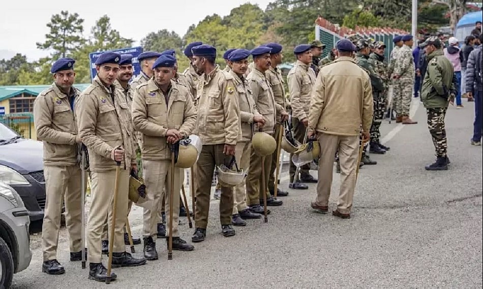 यूथ कांग्रेस नेताओं को पकड़ने गई दिल्ली पुलिस को हिमाचल पुलिस ने रोका, कोर्ट में पेशी के बाद ले जाने की दी इजाजत