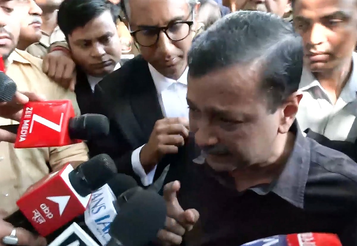 दिल्ली शराब नीति केस: बरी होते ही छलके केजरीवाल के आंसू, बोले- 'मैं कट्टर ईमानदार, मोदी-शाह ने रची साजिश'